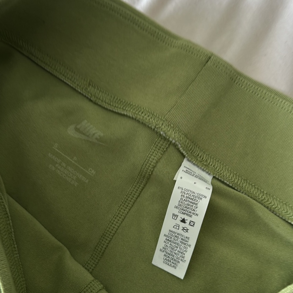 Nike workout capris
